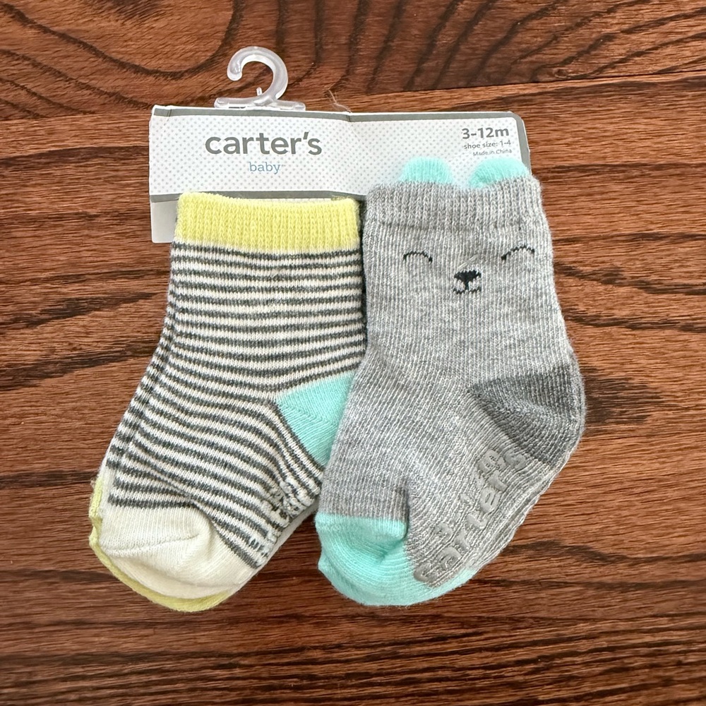 NWT Carter's 4 Pack of Baby Socks - Size 3-12months